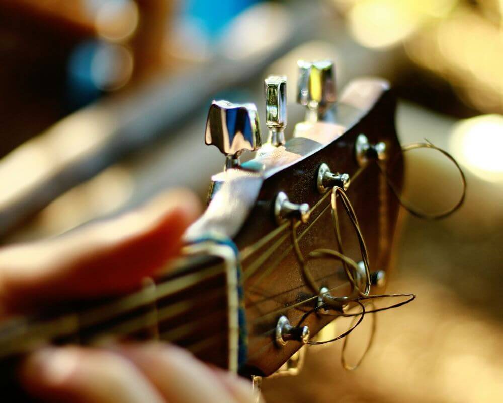 Quand changer les cordes de sa guitare acoustique ?