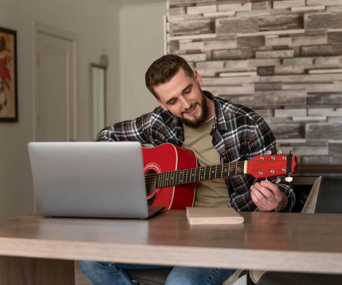 7 bonnes raisons de prendre des cours de guitare en ligne